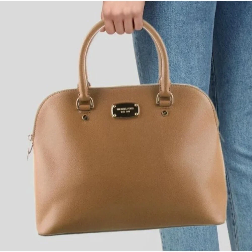 DESIGNER MICHAEL KORS TAN LEATHER TOP ROLLED HANDLES ZIP TOP MED SIZE HANDBAG